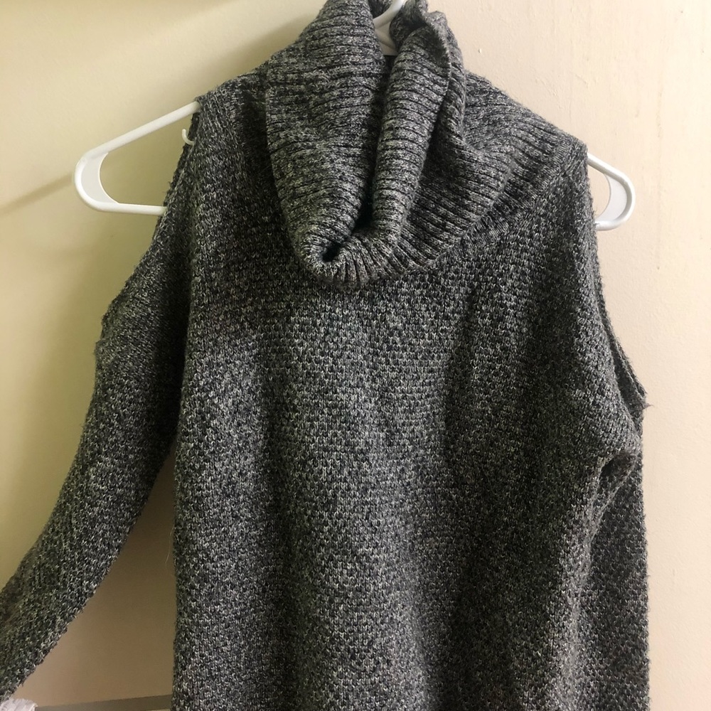 Hollister shoulder cutout turtle neck